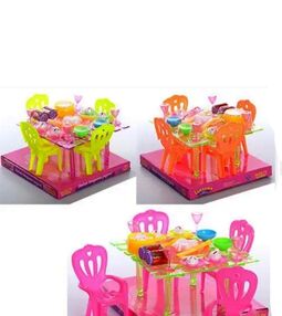 їдальня (8-67 a) стіл 4 стільці столові прилади в слюді