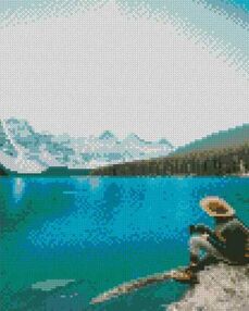 Алмазна мозаїка 30х40 HX504 Турист на фоні моря (круглі стрази) "Strateg"