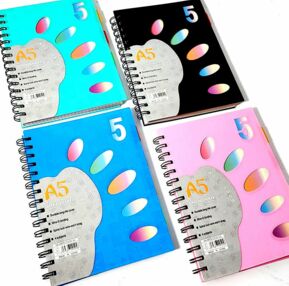 блокнот А5 108 аркушів на пружині пластикова обкладинка з 4 розділами 144015