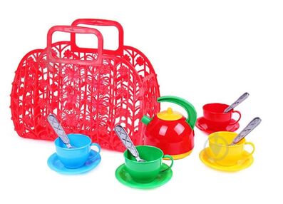 Кошик з набором посуду 1608