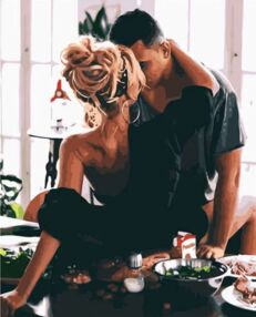 Розпис по номерах 40х50 VA-2572 Ніжна пара на кольоровому фоні "Strateg"