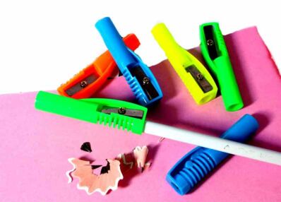 Чинка пластикова ковпачок колір в асортименті 893