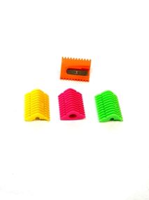 чинка пластикова з контейнер з контейнером 4834 Class Joker